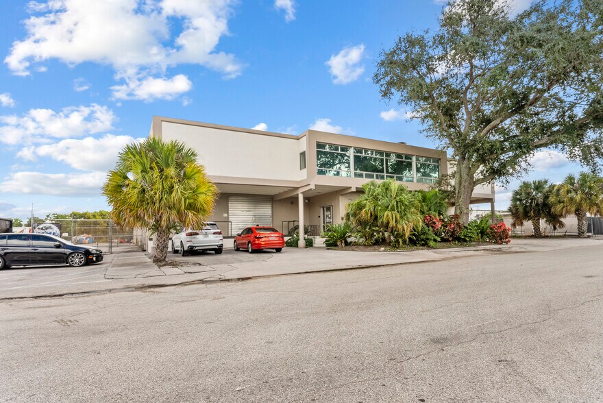 Primary Photo Of 2902 Tuxedo Ave, West Palm Beach Warehouse For Lease