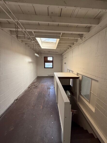 More Photos Of 1156 San Carlos Ave, San Carlos Storefront For Lease