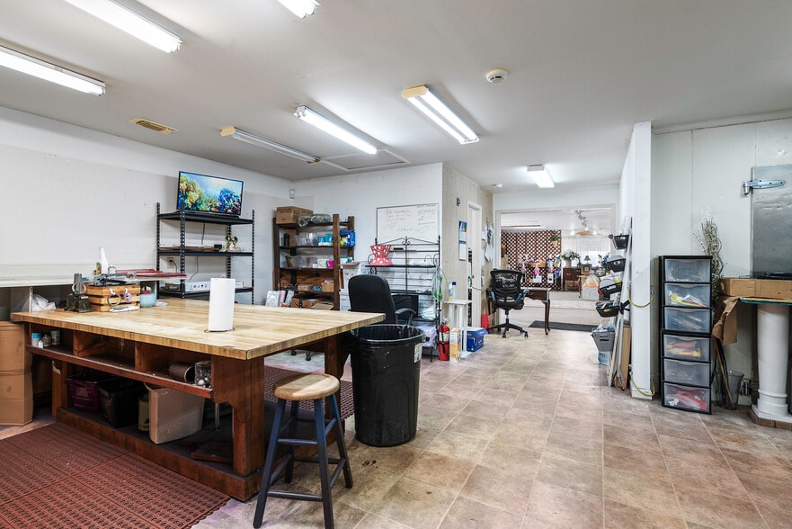 More Photos Of 25 Strickland St, Fairburn Freestanding For Lease