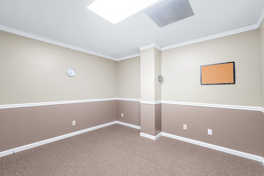 More Photos Of 3565 Main St, Jasper Office For Sale