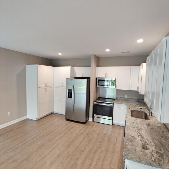 More Photos Of 26700 Orchard Lake Rd, Farmington Hills Apartments For Sale