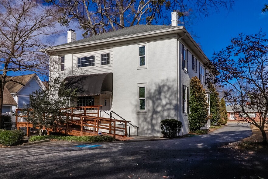 More Photos Of 104 W Candler St, Winder Medical For Sale