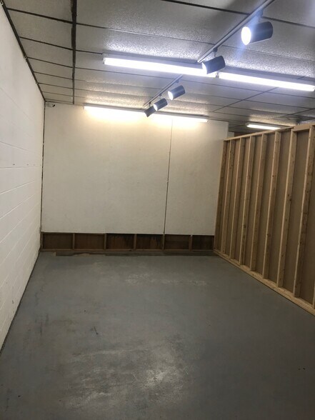 More Photos Of 327 & 323 John C Calhoun Dr, Orangeburg Freestanding For Sale