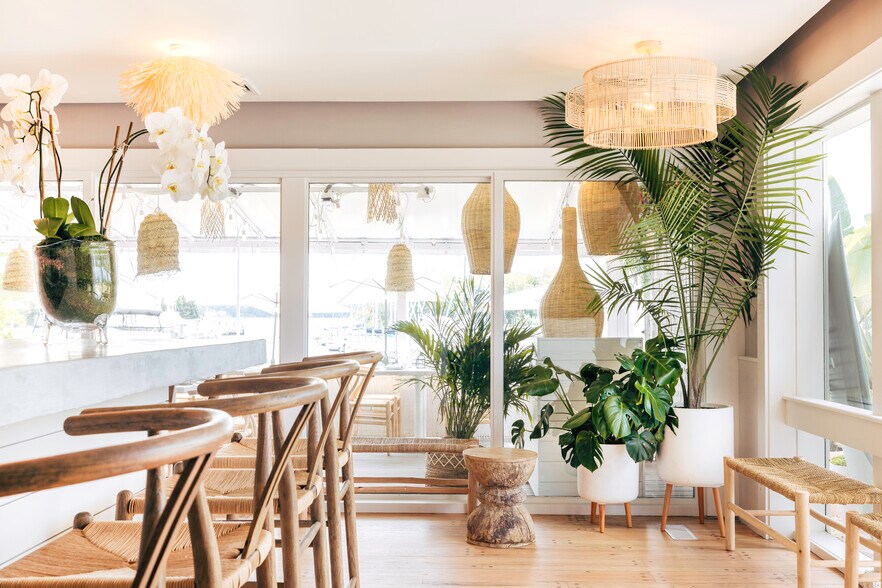 More Photos Of 313 Three Mile Harbor Rd, East Hampton Restaurant For Lease
