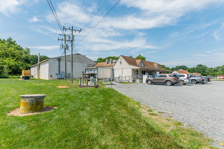 More Photos Of 16552 General Puller Hwy, Deltaville Specialty For Sale