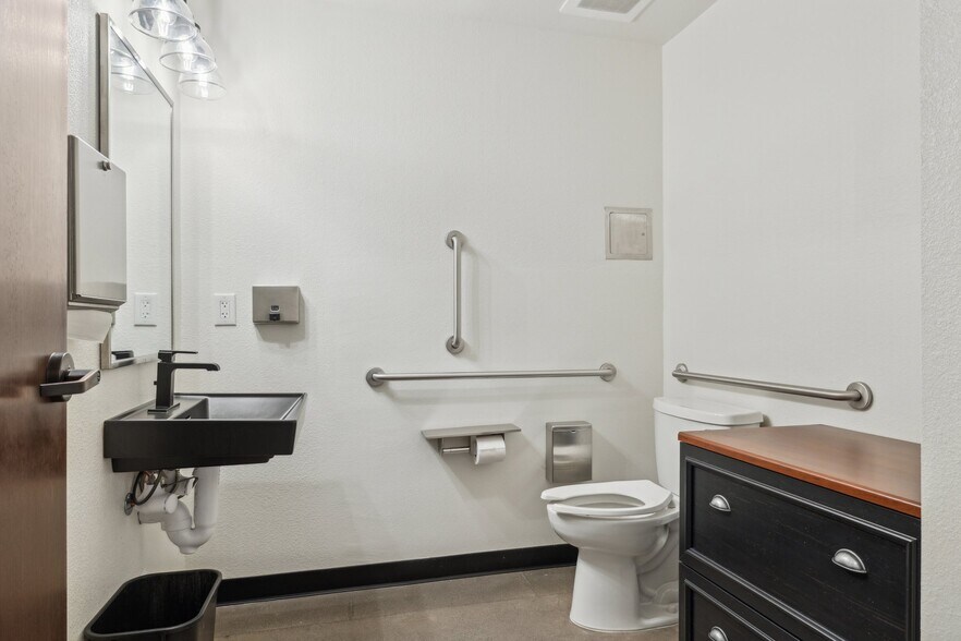 More Photos Of 20827 N Cave Creek Rd, Phoenix Office For Lease