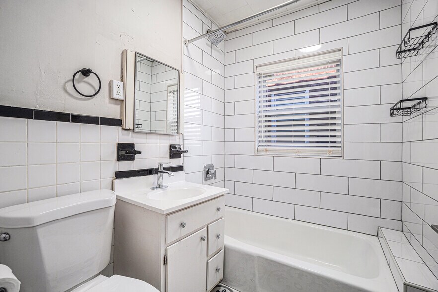 More Photos Of 712-714 W 38th St, Kansas City Apartments For Sale