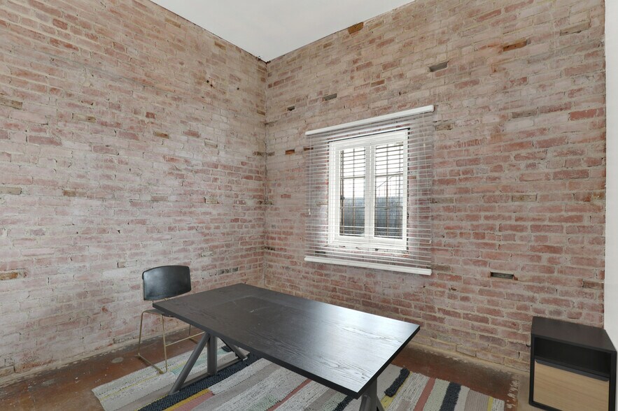 More Photos Of 435 S Boyle Ave, Los Angeles Office Residential For Sale