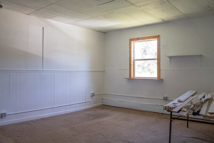 More Photos Of 2303 Mecklenburg Rd, Ithaca Sports And Entertainment For Sale