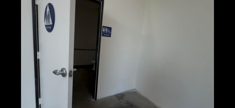 More Photos Of 8235-8239 Lankershim Blvd, North Hollywood Distribution For Lease