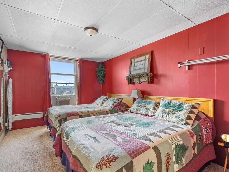 More Photos Of 201 Steele St, Algoma Hotel For Sale