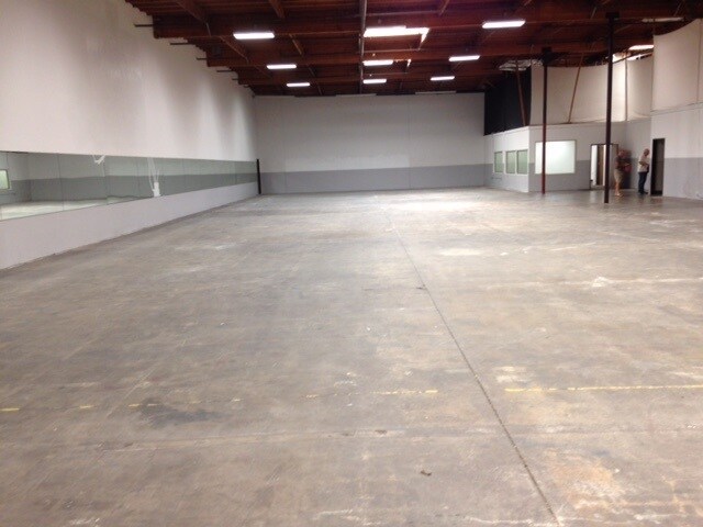 More Photos Of 7442 Vincent Cir, Huntington Beach Manufacturing For Lease