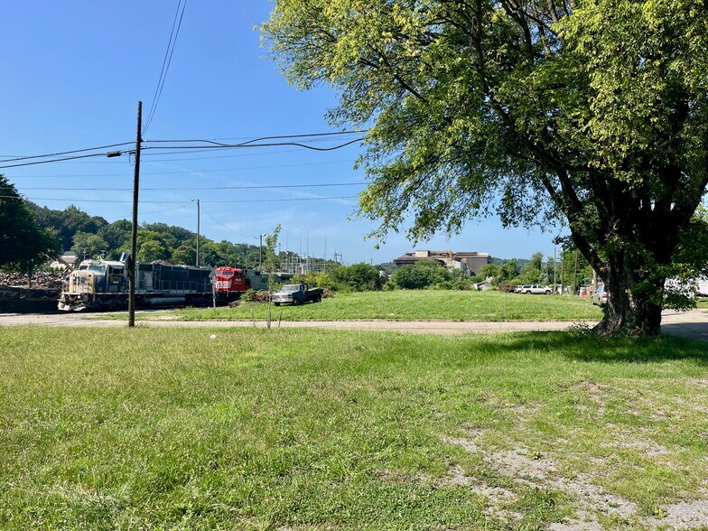 More Photos Of 2523 Burnside Street St, Knoxville Land For Sale