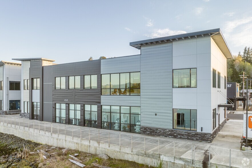 More Photos Of 1280 N Bayshore Dr, Coos Bay General Retail For Lease