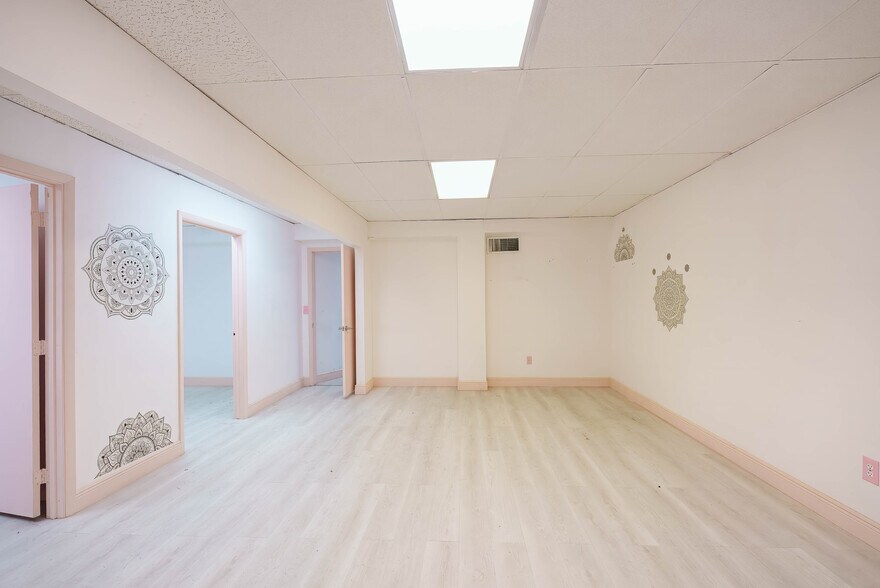 More Photos Of 7915 Biscayne Blvd, Miami Storefront Retail Residential For Lease