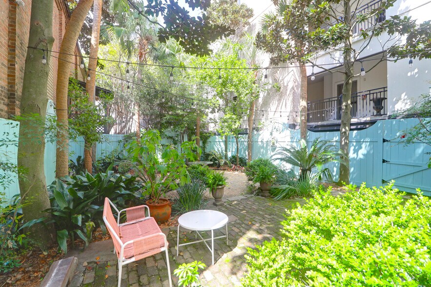 More Photos Of 78 Society St, Charleston Specialty For Sale