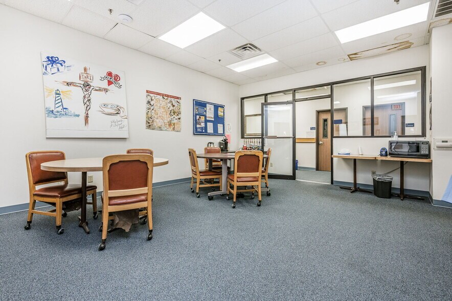 More Photos Of 4530 Canyon Dr, Amarillo Freestanding For Sale