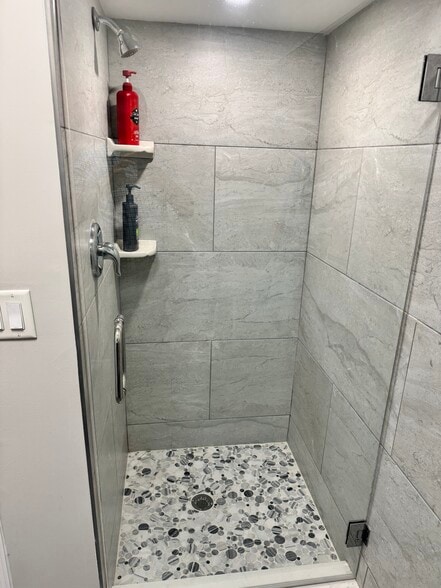 More Photos Of 2010 Kings Cir S, Neptune Beach Flex For Lease