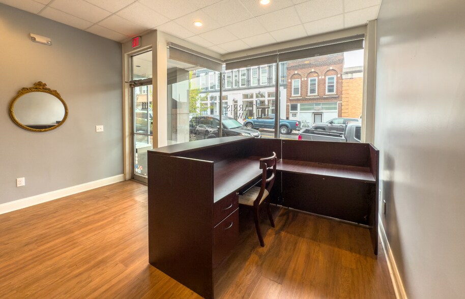 More Photos Of 111 E Main St, Salem Office Residential For Lease