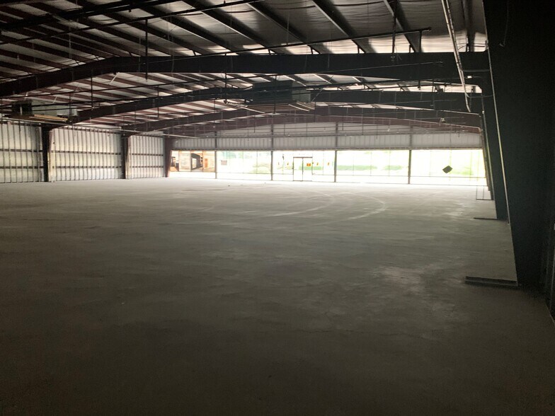 More Photos Of 5457 W Davis St, Conroe Unknown For Lease