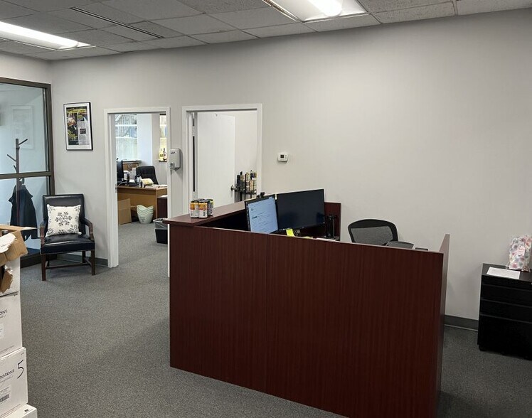 More Photos Of 14 Beaver Rd, Branford Distribution For Lease