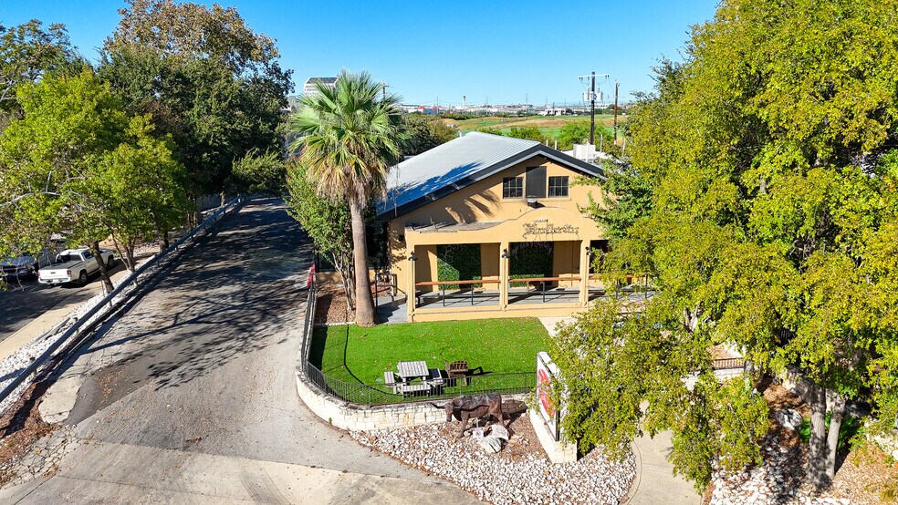 More Photos Of 7310 Jones Maltsberger Rd, San Antonio Restaurant For Sale