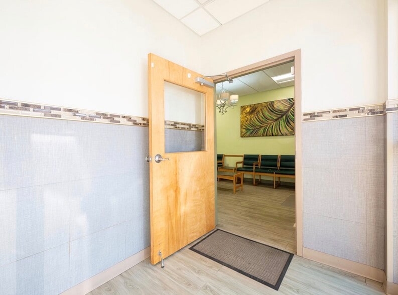 More Photos Of 129 7th Ave, Charleston Office For Sale