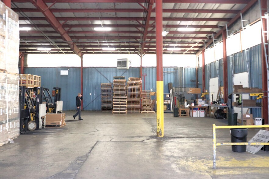 More Photos Of 35 Rose Morrow Rd, Wantage Manufacturing For Lease