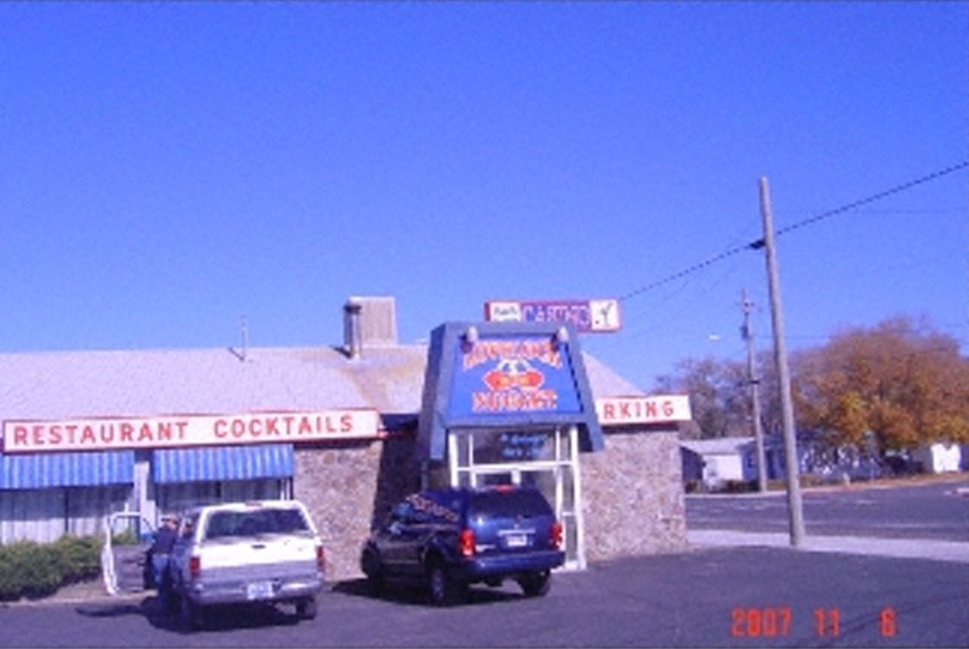 Primary Photo Of 485 Cornell Ave, Lovelock Restaurant For Lease