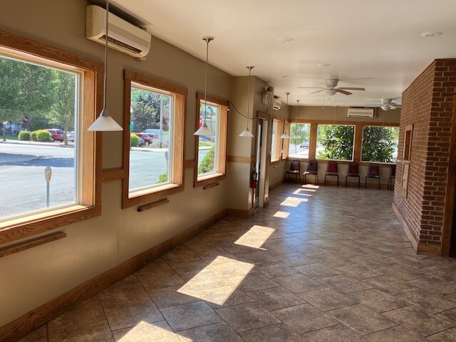 More Photos Of 6 E 12th St, Tyrone Freestanding For Lease