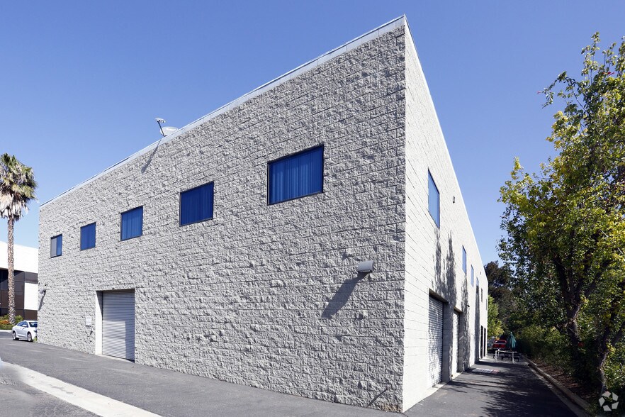 More Photos Of 5401 Tech Cir, Moorpark Research And Development For Lease