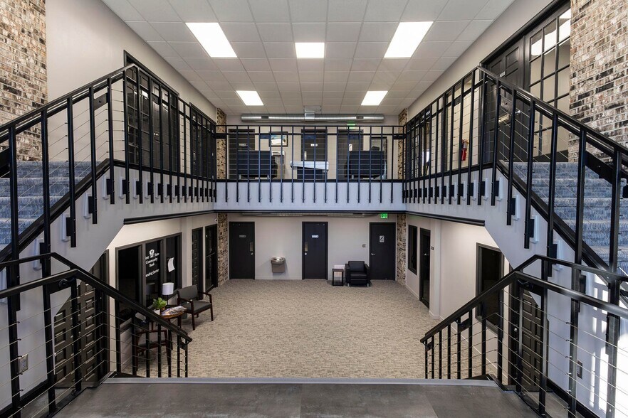 More Photos Of 509 W Rollins St, Moberly Office For Lease