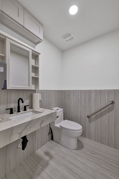 More Photos Of 10865 E Sahuaro Dr, Scottsdale Assisted Living For Sale