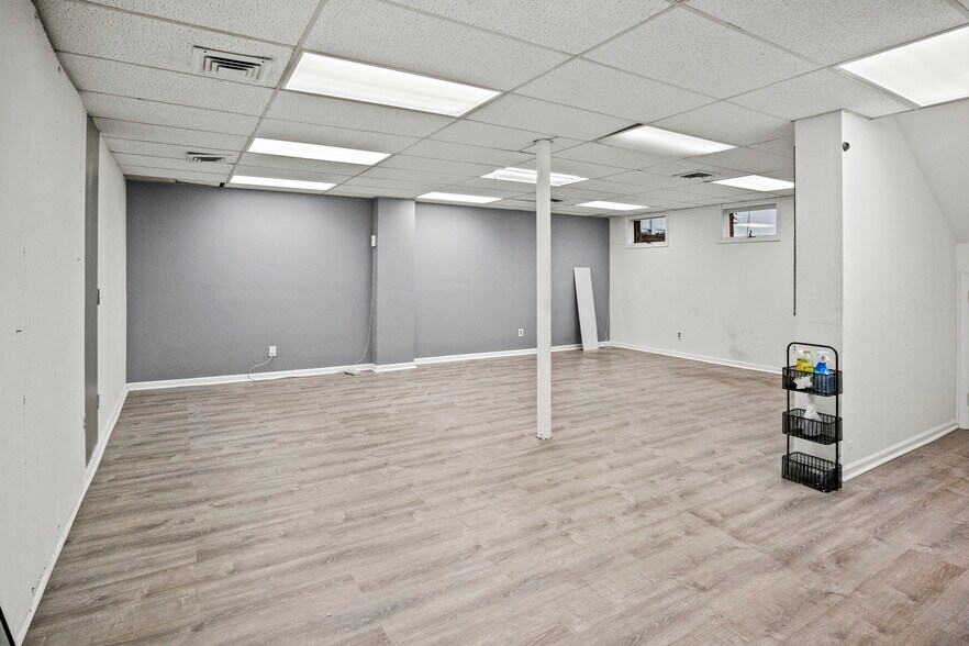 More Photos Of 191 Forest Ave, Locust Valley Storefront Retail Office For Sale