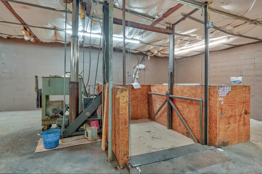 More Photos Of 11966 State Hwy 13, Kimberling City General Retail For Sale