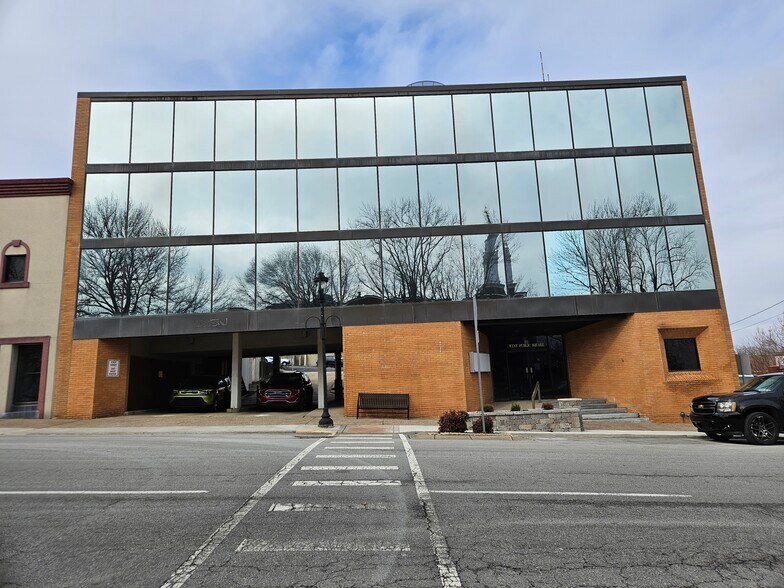 More Photos Of 113 W Public Sq, Glasgow Office For Sale