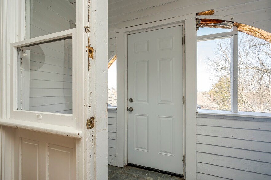 More Photos Of 199 E Loudon Ave, Lexington Office Residential For Sale