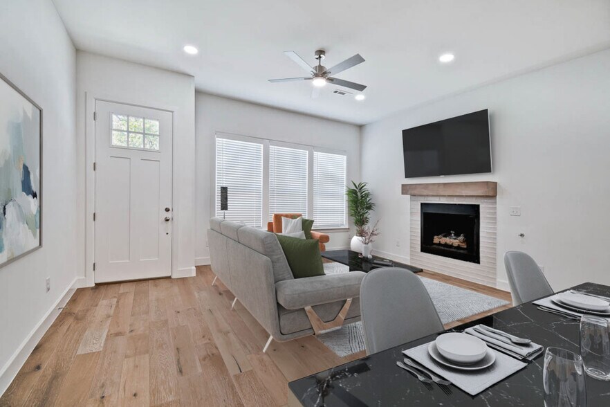 More Photos Of 502-510 W Persimmon St, Rogers Apartments For Sale