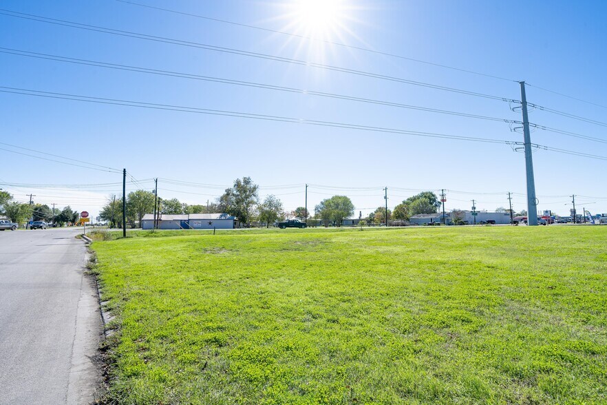 More Photos Of TBD S Commerce St, Lockhart Land For Sale