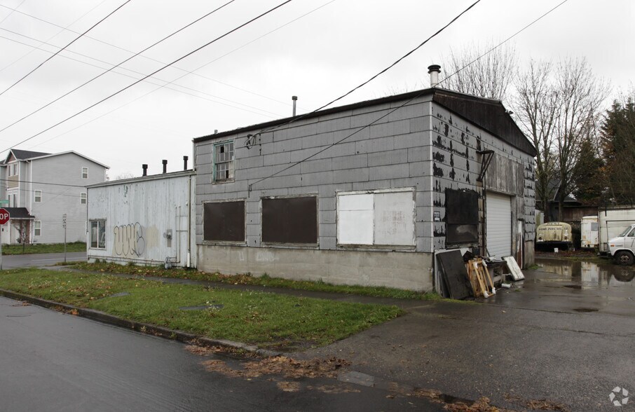 More Photos Of 7132 N Fessenden St, Portland Industrial For Sale