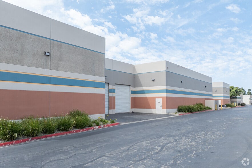 More Photos Of 4483 McGrath St, Ventura Service For Lease