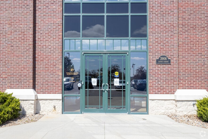 More Photos Of 3906 Raynor Pky, Bellevue Unknown For Sale