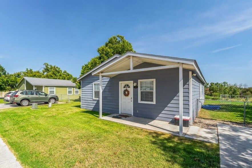 More Photos Of 3490 County Road 4713 rd, La Coste Apartments For Sale