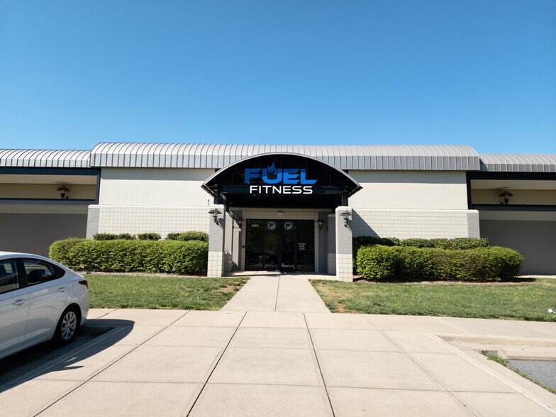 More Photos Of 2825 Reynolda Rd, Winston-Salem Health Club For Sale