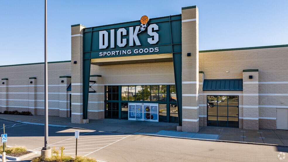 More Photos Of 5900 SW Huntoon St, Topeka Freestanding For Lease