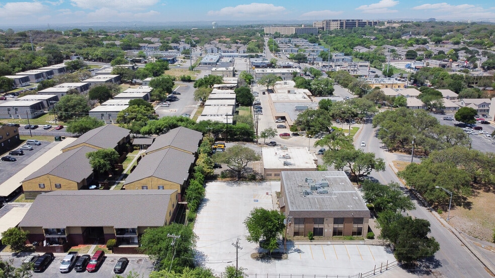 More Photos Of 4139 Gardendale St, San Antonio Office For Sale