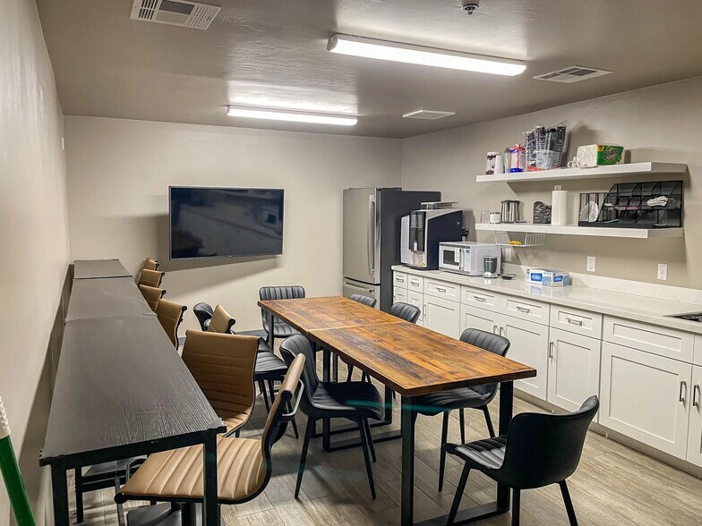 More Photos Of 12455 N 92nd Dr, Peoria Warehouse For Lease