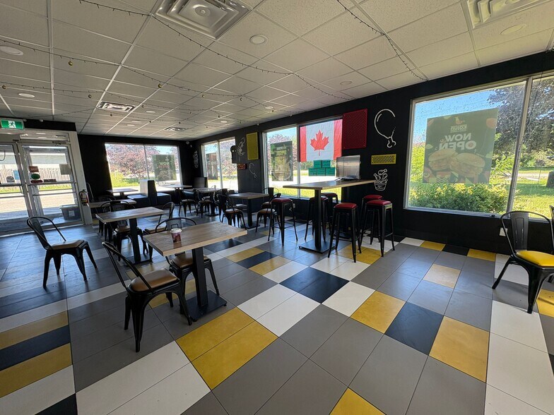 More Photos Of 327 Atherley Rd, Orillia Fast Food For Sale
