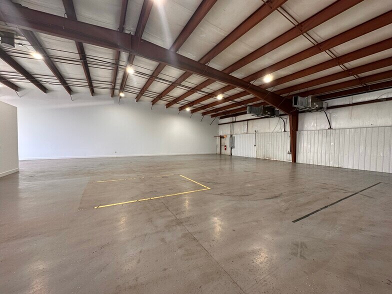 More Photos Of 7025-7045 Girls School Ave, Indianapolis Industrial For Sale