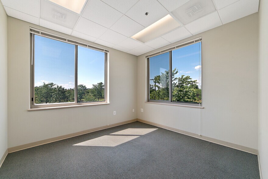 More Photos Of 44320 Premier Plaza, Ashburn Office For Sale